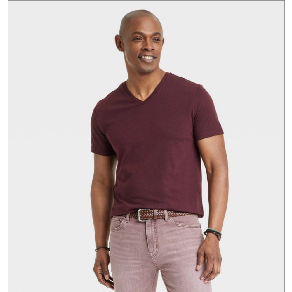 👕 Men’s Every Wear Short Sleeve V-Neck T-Shirt – Goodfellow & Co – Pom Mystery